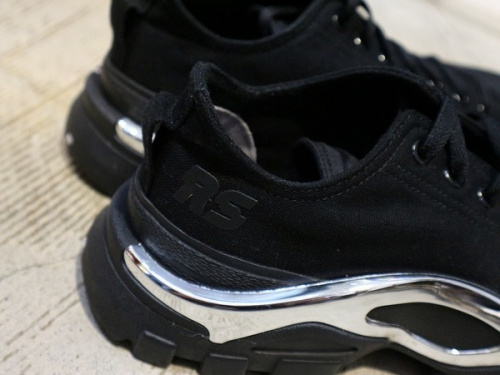 インポートブランドのadidas by RAF SIMONS