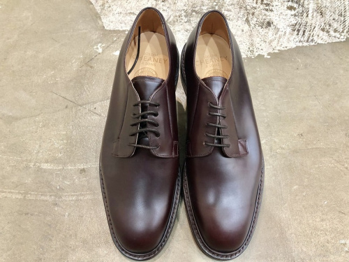 チーニーの革靴