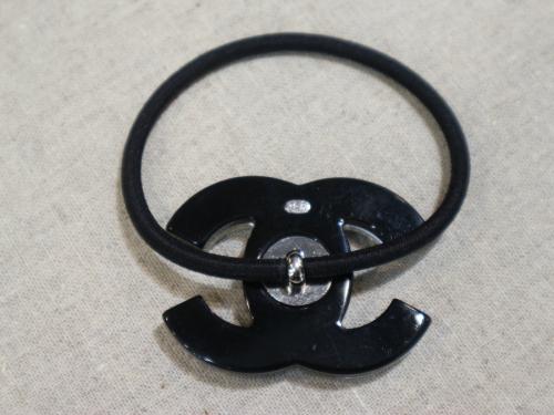 シャネルのココマークヘアゴム