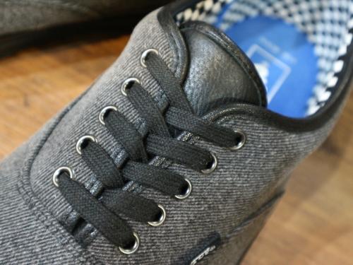 スニーカーのフラッグ柄