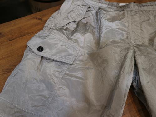 ストーンアイランドのショーツ