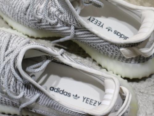 アディダス+カニエウエストのYEEZY BOOST 350 V2