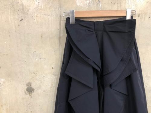 スカートのLILLY