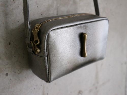 トフアンドロードストーンのレヴューミニショルダーバッグ