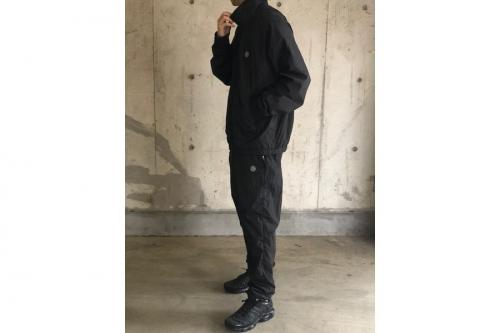 ナイロン ジャケット パンツ プルオーバーのロゴ