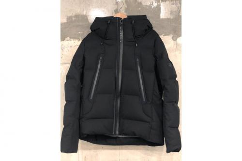 デサント オルテラインのダウン　ジャケット