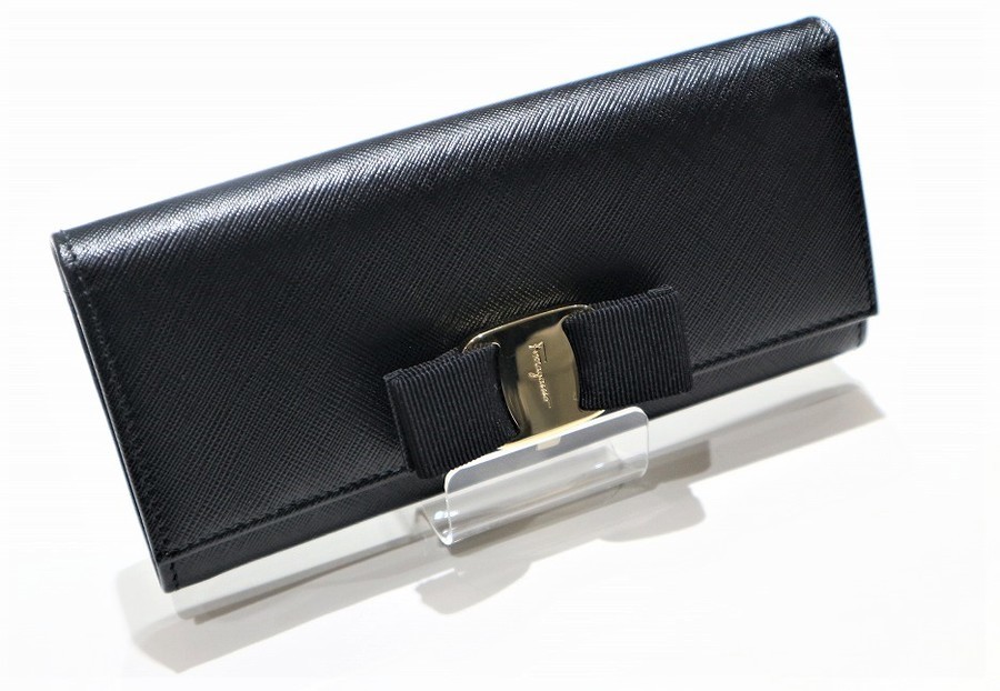 Salvatore Ferragamoのアイコン、”ヴァラ”のリボン長財布が入荷 Salvatore Ferragamoのアイコン、”ヴァラ”のリボン長財布が入荷