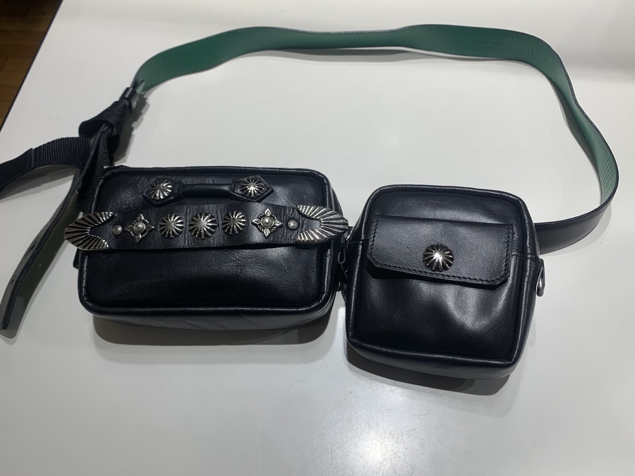 定価5.3万 TOGA VIRILIS Leather belt bag
