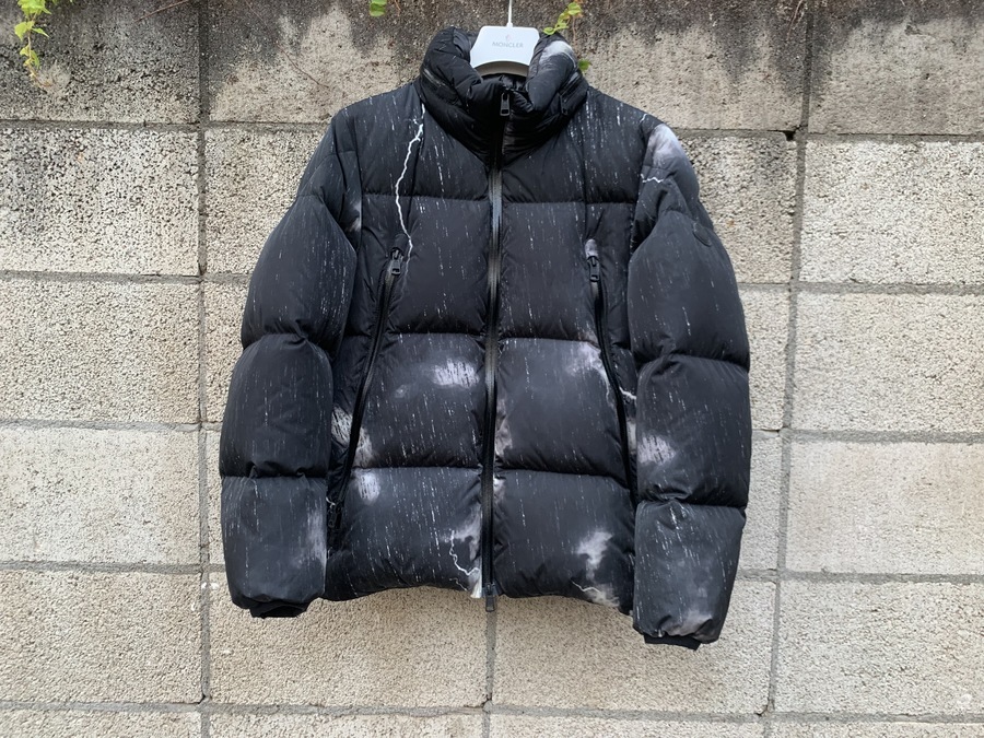 買取強化ブランド【MONCLER/モンクレール】よりライトニング