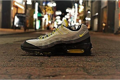 「NIKEのAIR MAX 」