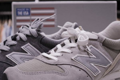 「NEW BALANCEのUSA製 」