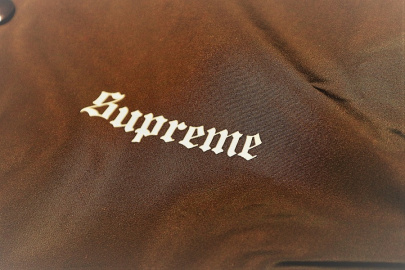 「ストリートブランドのSUPREME 」