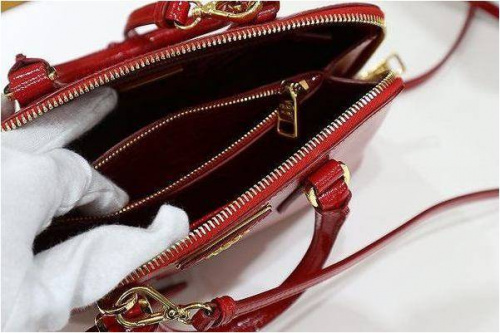 PRADAのショルダーバッグ