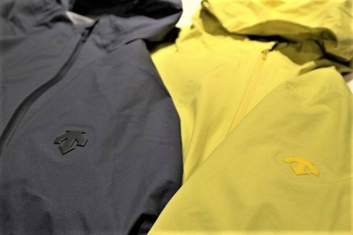 ライトシェルジャケットのデサント