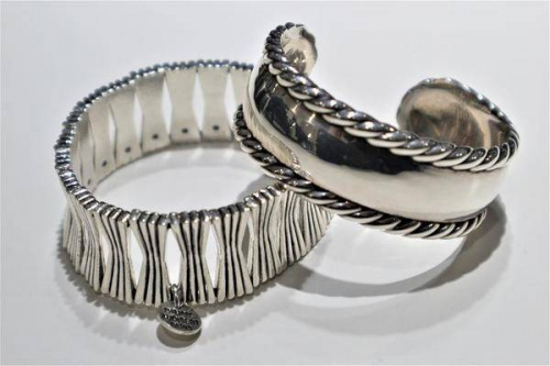 アクセサリーのバングル