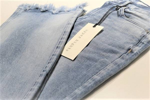 アッパーハイツのデニムパンツ