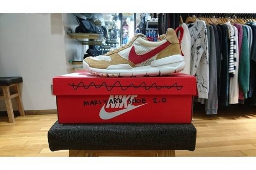 コラボのTOM SACHS