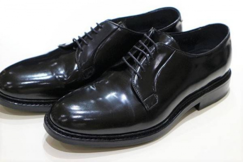 ドレスシューズのジャランスリワヤ