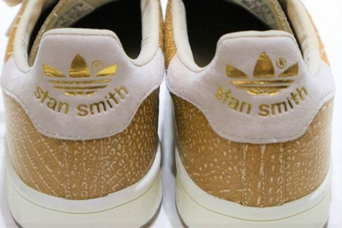 アディダスのスタンスミス