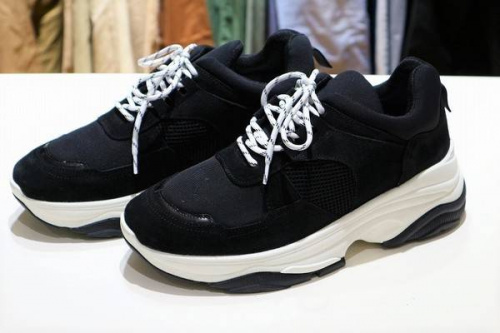 スニーカーのビームス