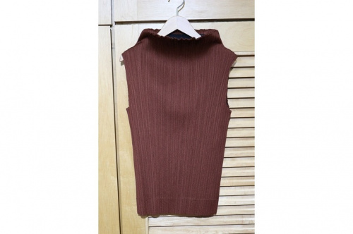 プリーツプリーズのコート