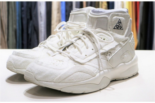 コラボ・別注アイテムのNIKE