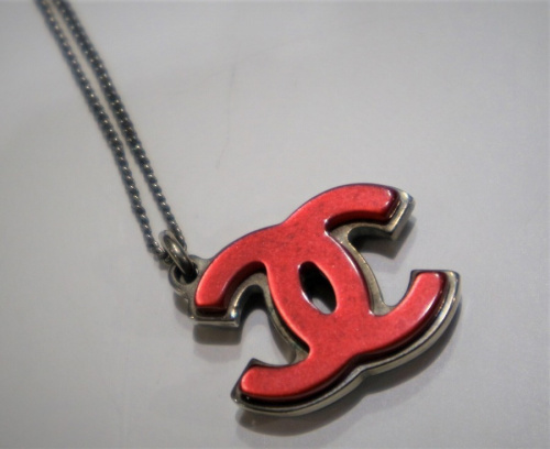 シャネルのココマークプラスチックネックレス