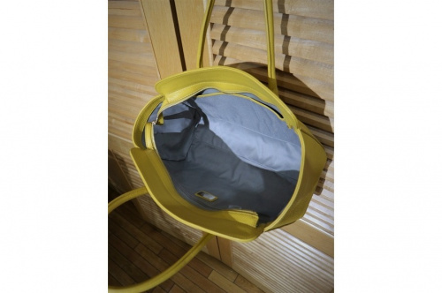 フルラのカレッジトートバッグ