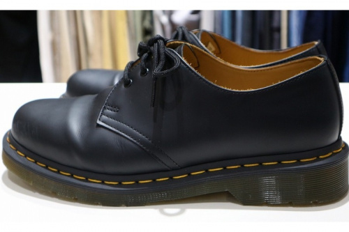 ドクターマーチンの3EYE GIBSON SHOE