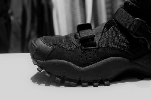 コラボ・別注アイテムのadidas×HYKE