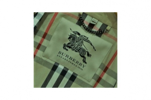 ラグジュアリーブランドのBURBERRY PROSUM