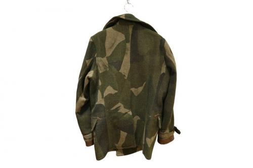 アウターのブラッシュカモ