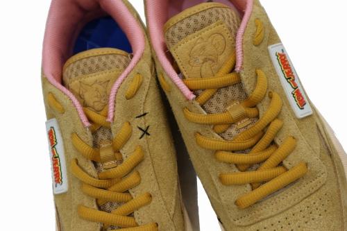 コラボ商品のスニーカー