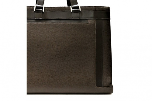 ラグジュアリーブランドのLOUIS VUITTON 　