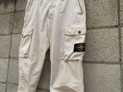 ストーンアイランドのカーゴパンツ