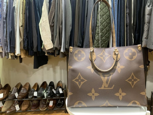 ラグジュアリーブランドのLOUIS VUITTON 　
