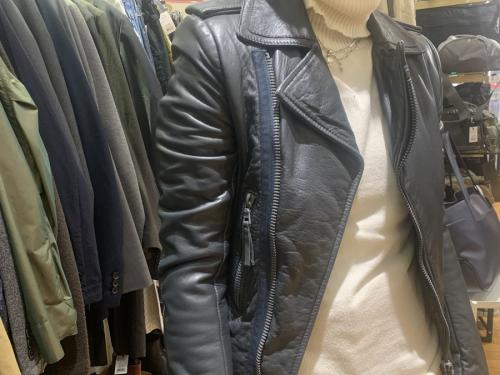 レザージャケットのレディース