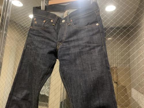 ダブルアールエルのデニムパンツ