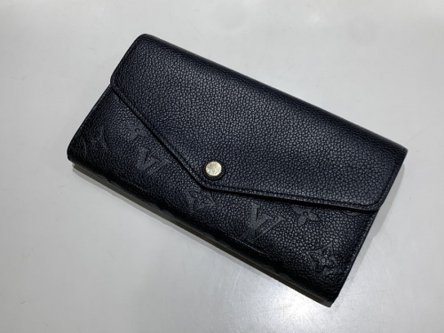 ラグジュアリーブランドのLOUIS VUITTON 　