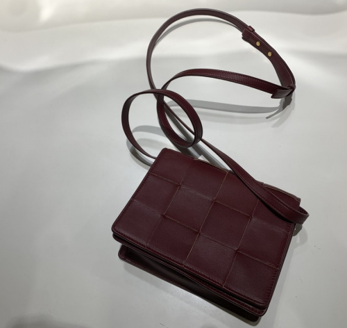 インポートブランドのBOTTEGA VENETA
