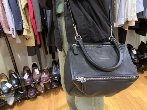 ジバンシーのショルダーバッグ