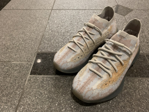 スポーツブランドのadidas + KANYE WEST