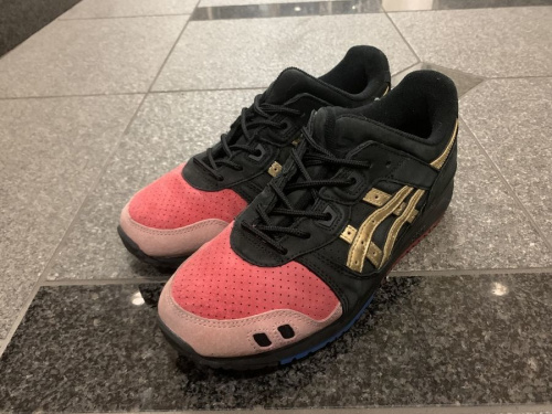 スポーツブランドのasics