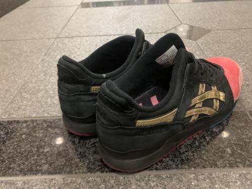 アシックスのスニーカー