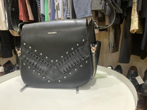 ディーゼルのショルダーバッグ