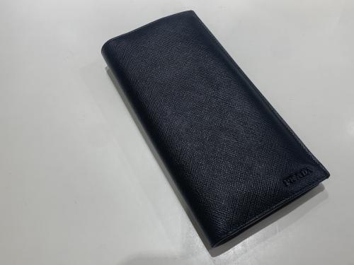 プラダの財布