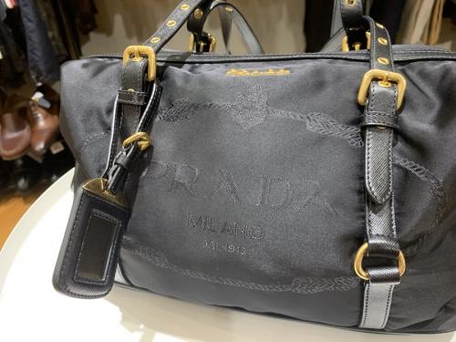 プラダのバッグ