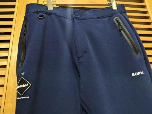 エフシーアールビーのパンツ