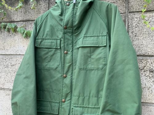 シエラデザインのマウンテンパーカー