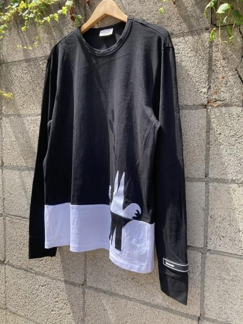モンクレールのロゴプリントTEE